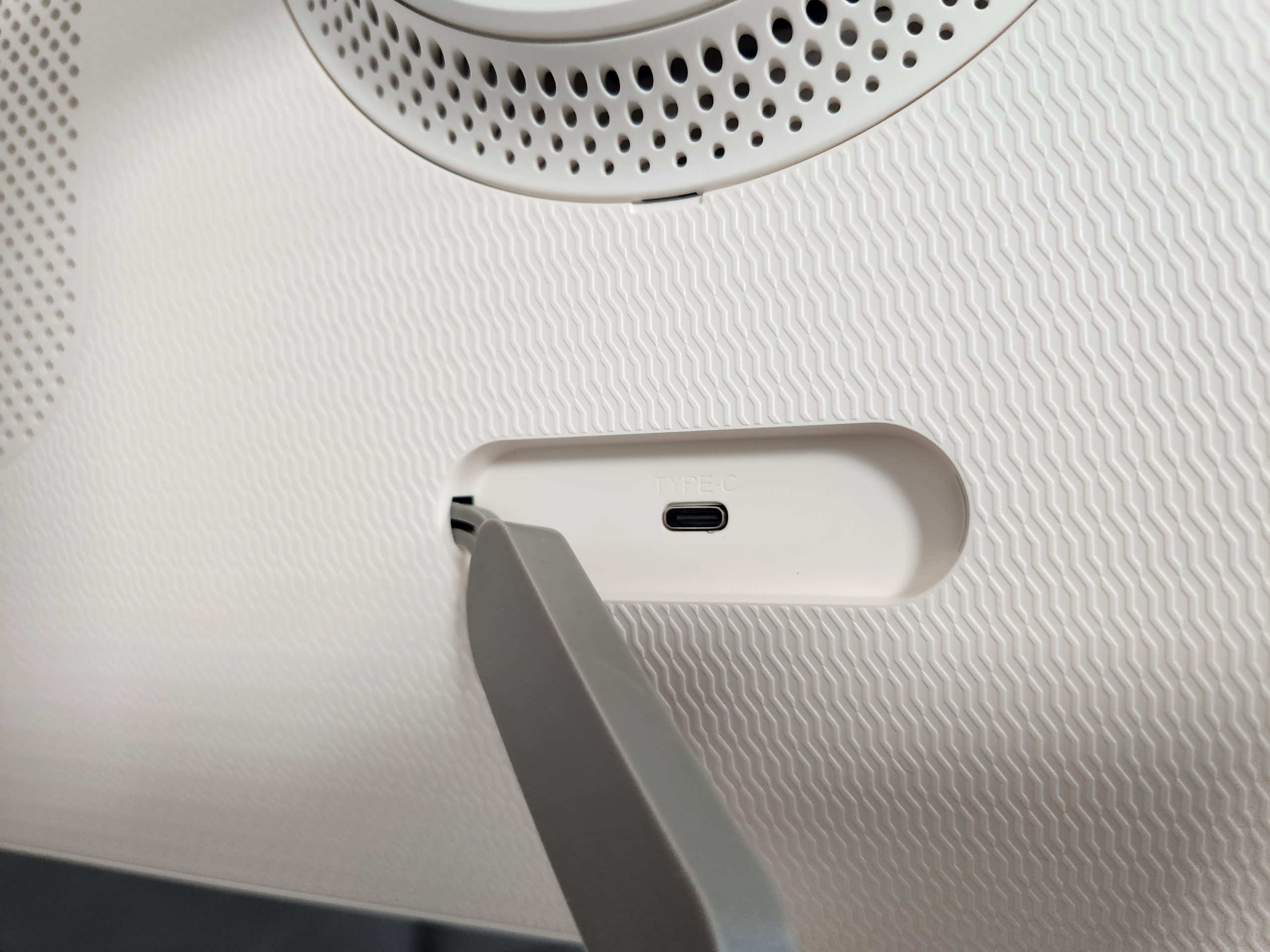 KTC MegPad 27 Review 9 KTC MegPad 27 usb c port